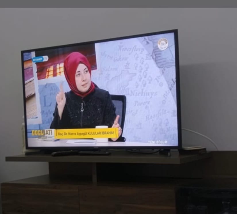 Doğu Batı Arasında